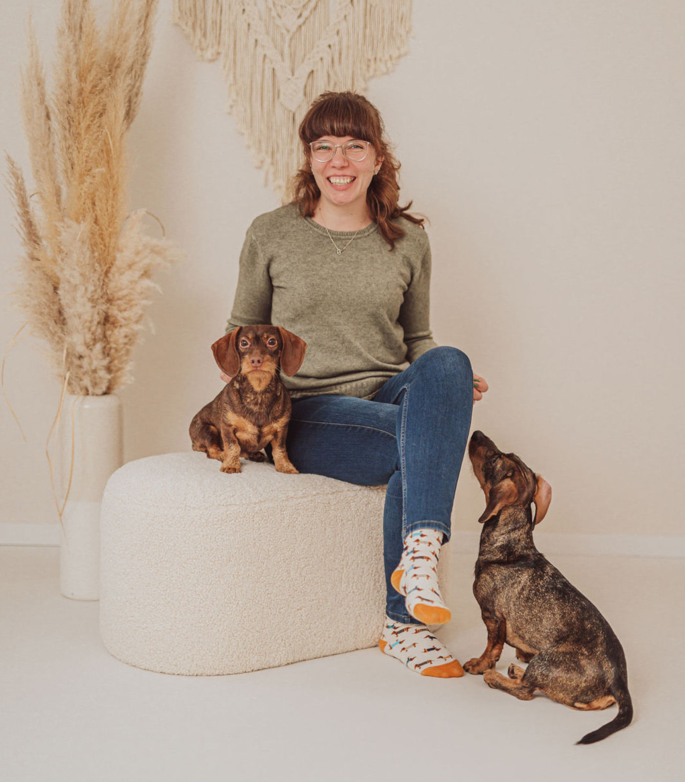 Bild von Svenja Landt mit ihren Hunden Auri und Attila